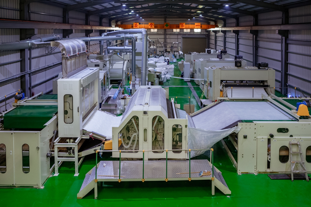 追求品質，領先市場，超越期待